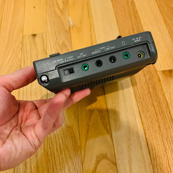 Sony ICF-SW55 World Band and Short Wave Receiver Radio - Picture 5 of 13